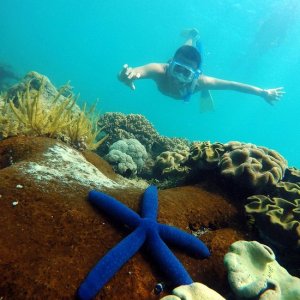 a statue of a person